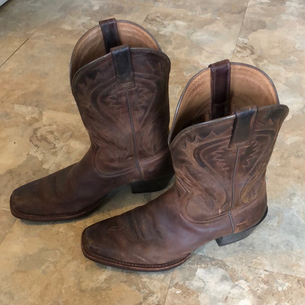 Men’s classic Ariat cowboy boot